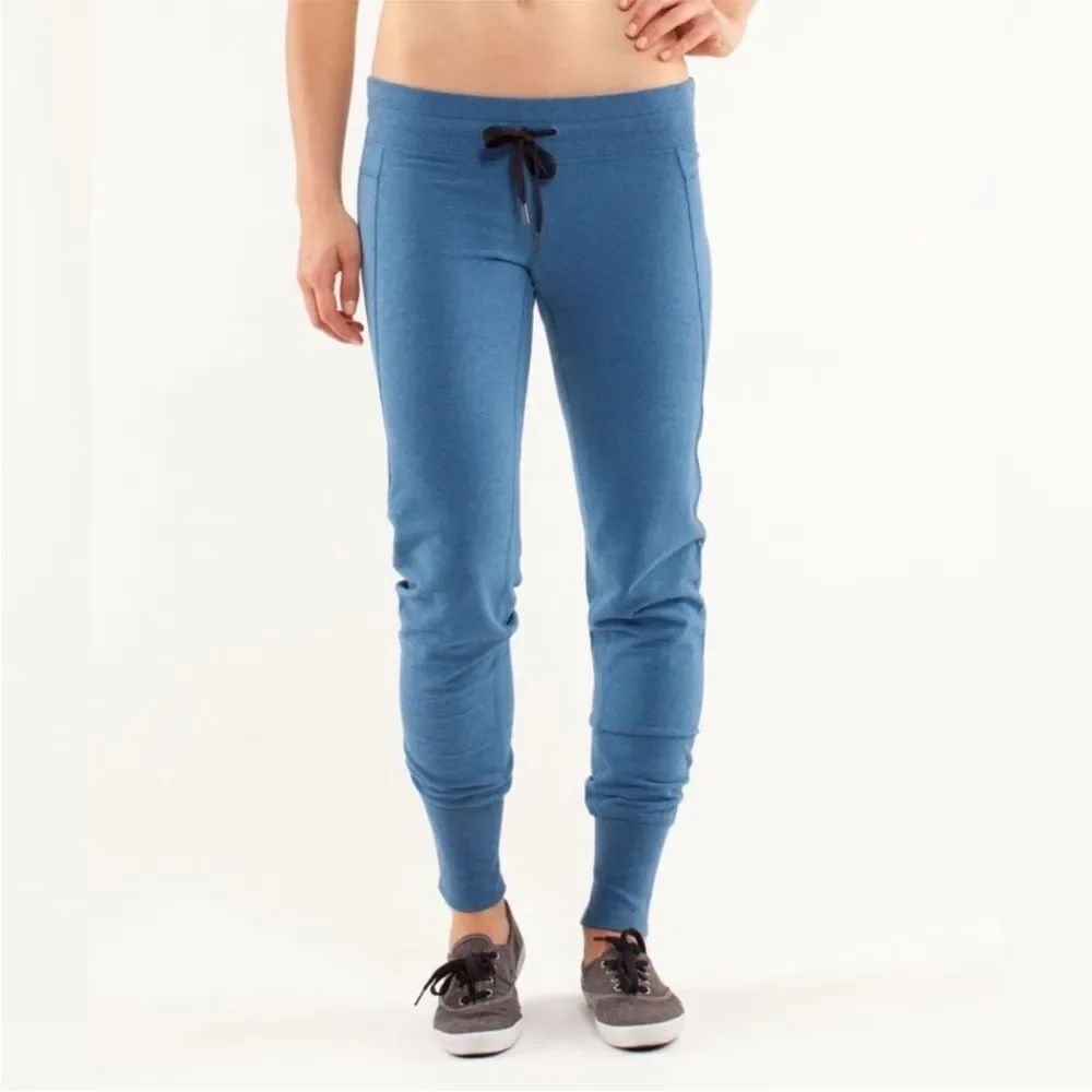 Lululemon Pleasing Pants Blue Women Size 8